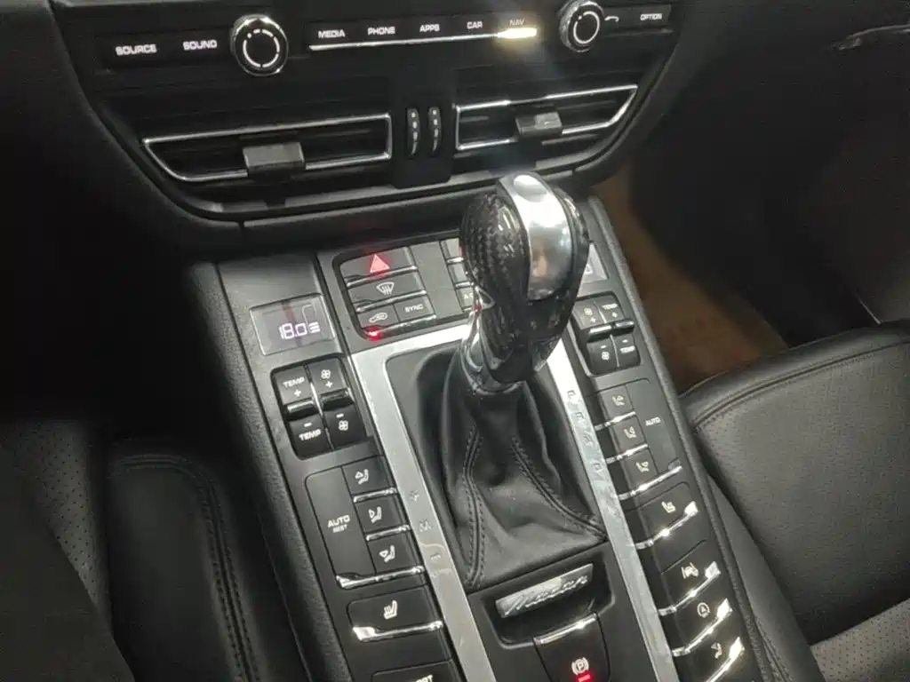Porsche Macan — миниатюра 14