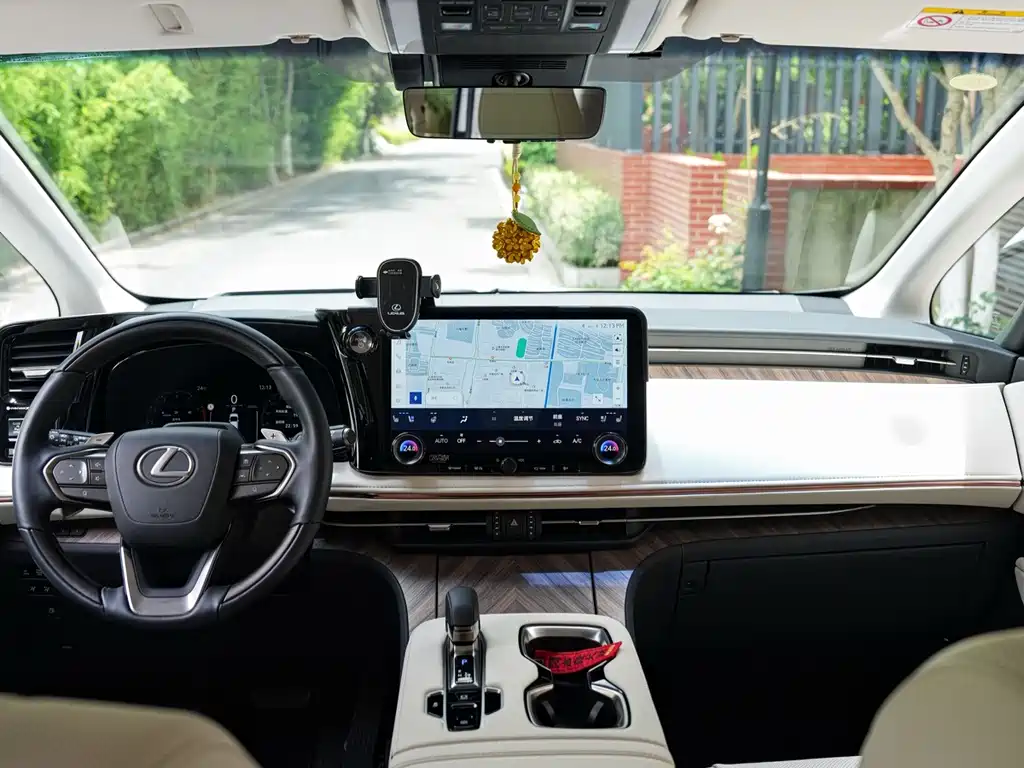 Lexus LM — миниатюра 11