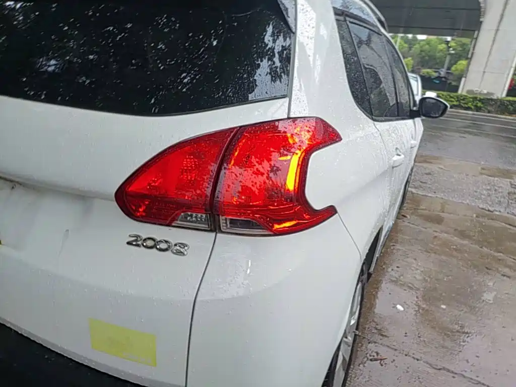 Peugeot 2008 — миниатюра 8