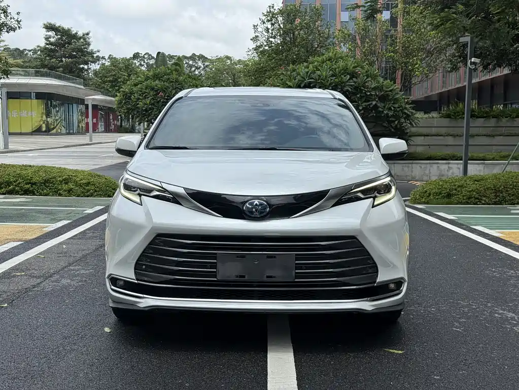 Toyota Sienna 2021 2.5L Luxury