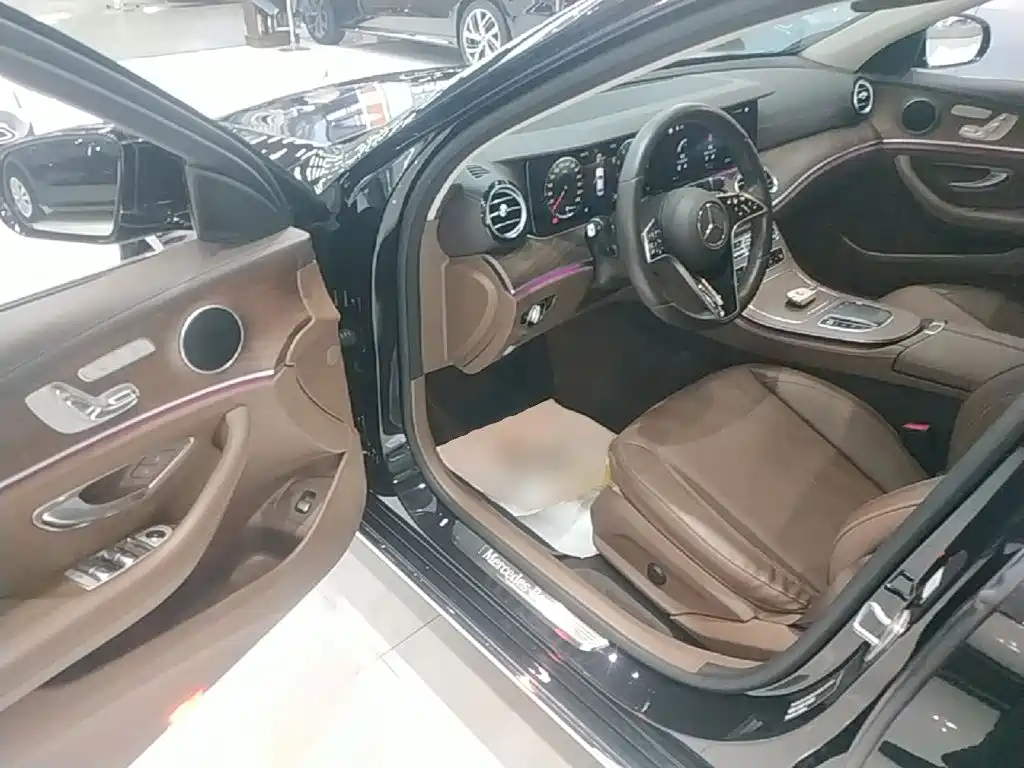 Mercedes-Benz E-Class — миниатюра 16