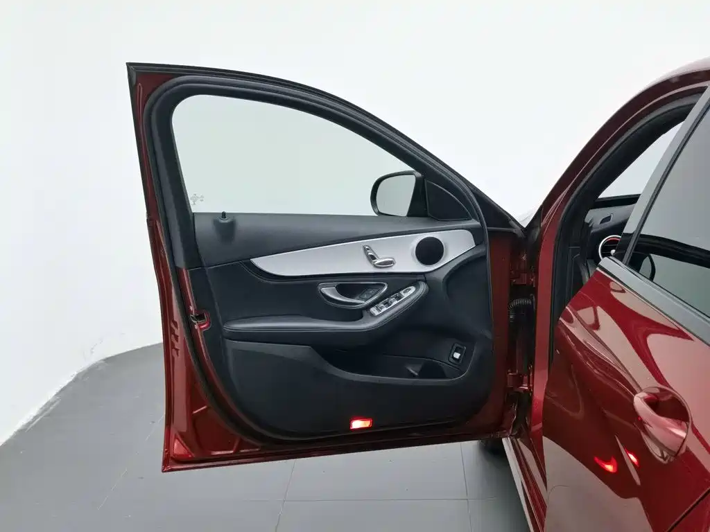 Mercedes-Benz C-Class — миниатюра 8