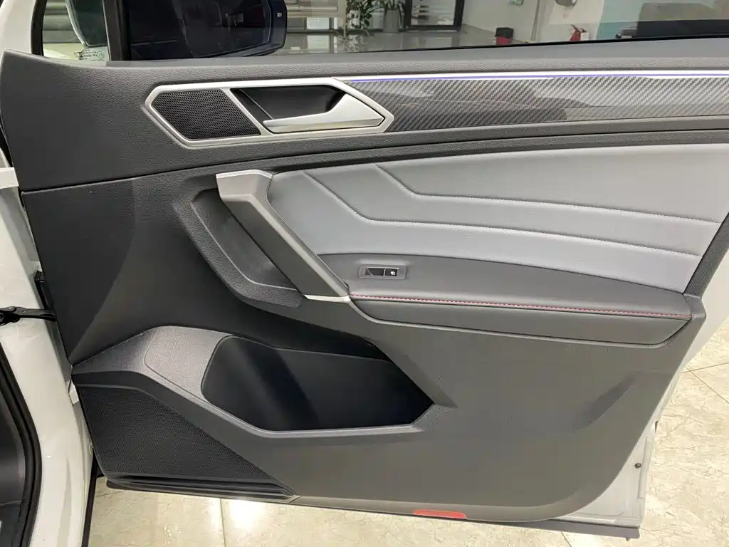 Volkswagen Tiguan X — миниатюра 10