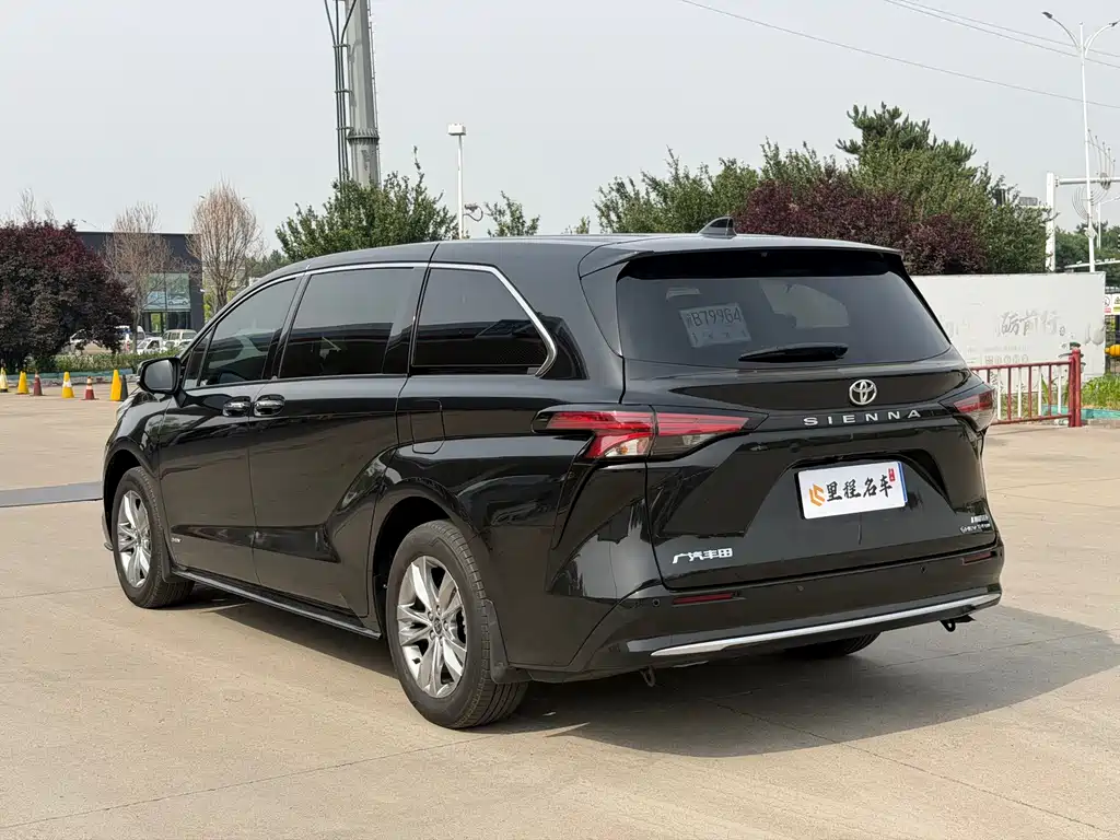 Toyota Sienna 2024 2.5L Luxury