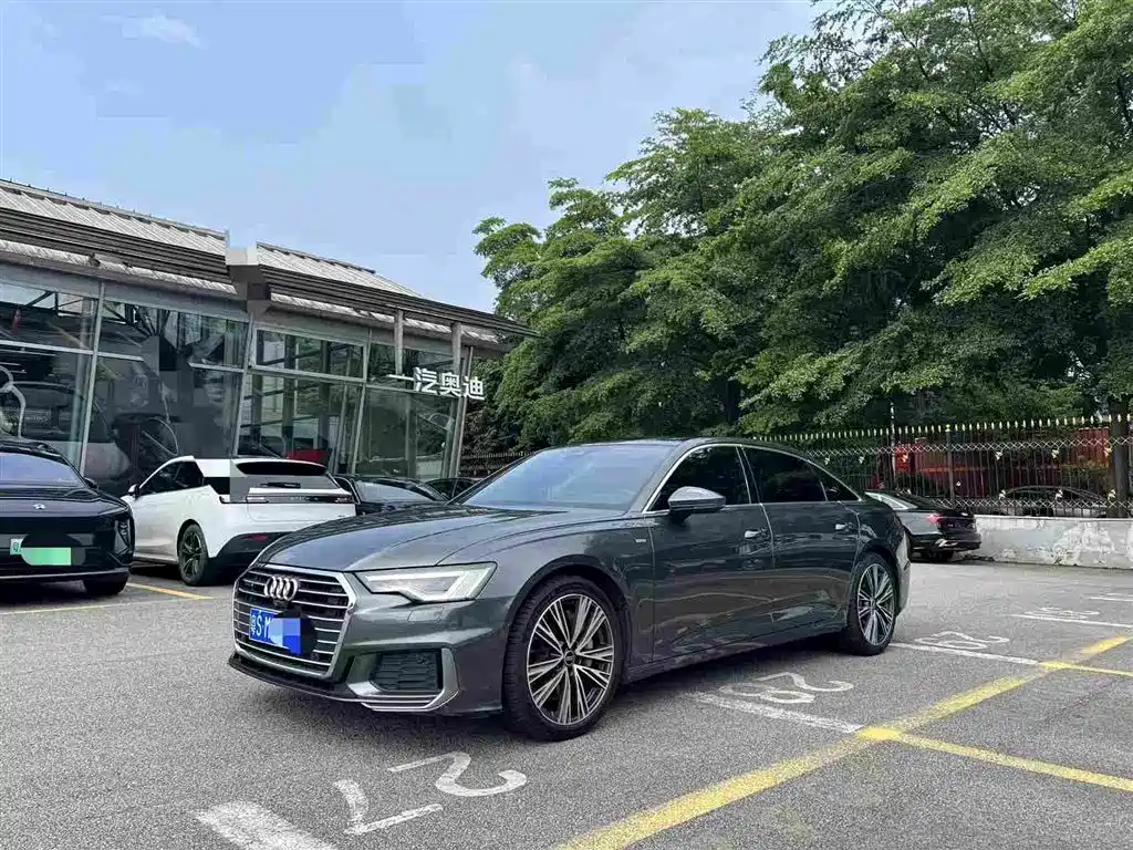 Audi A6L 2022 Silver/gray из Китая