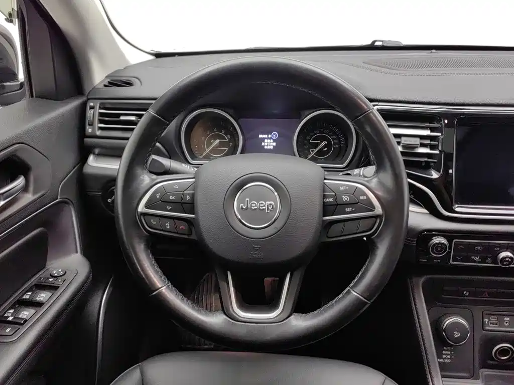 Jeep Grand Commander — миниатюра 11