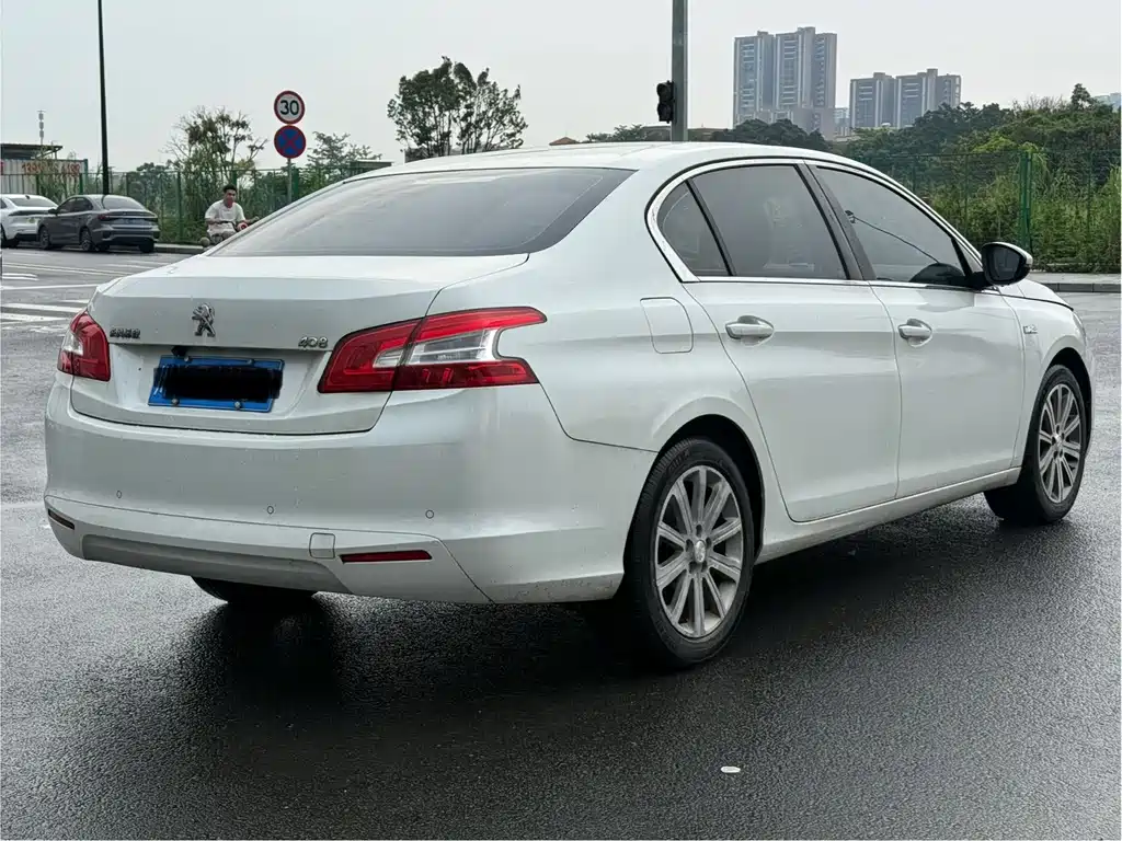 Peugeot 408 1.2T Auto Luxury Edition, фото 5