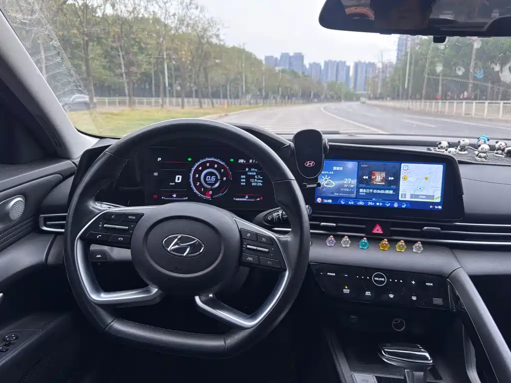 Hyundai Elantra — миниатюра 15