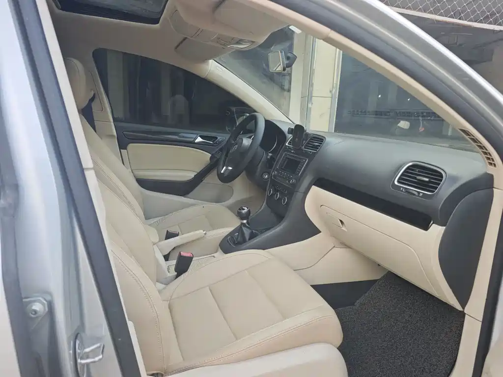 Volkswagen Golf 2012 1.4TSI MT Comfort