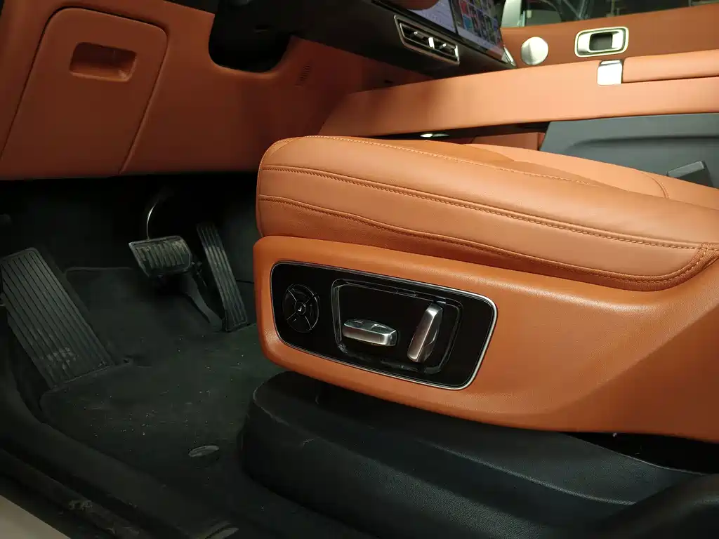 Li Auto Li L8 — миниатюра 16