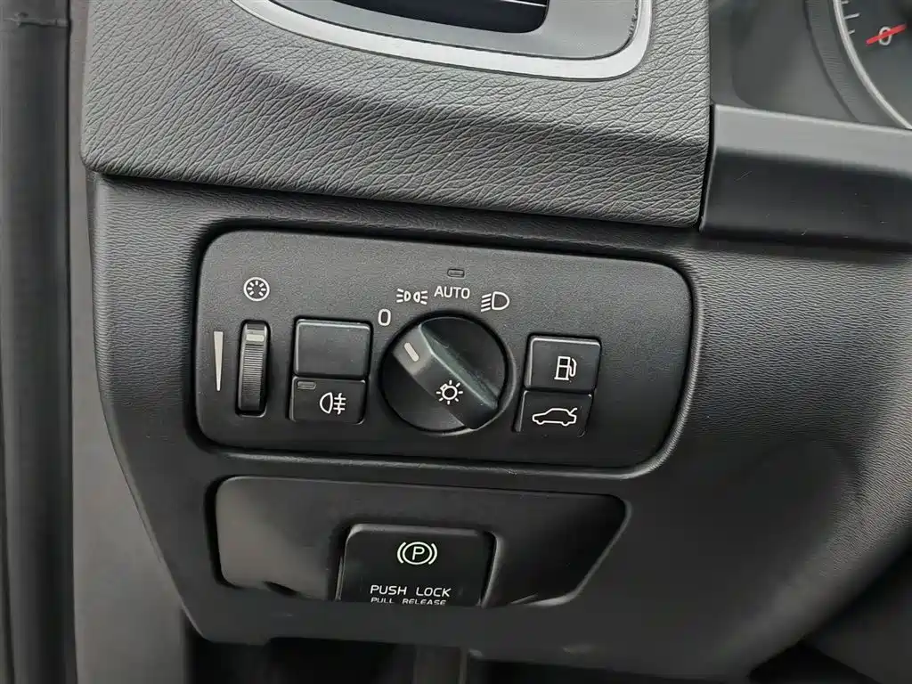 Volvo S60 (Import) — миниатюра 21