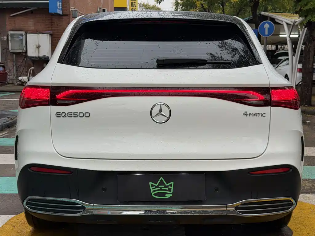 Mercedes-Benz EQE SUV — миниатюра 14