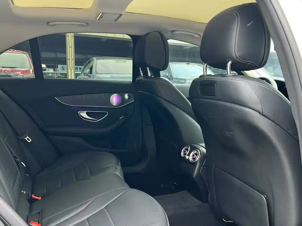 Mercedes-Benz C-Class — миниатюра 2