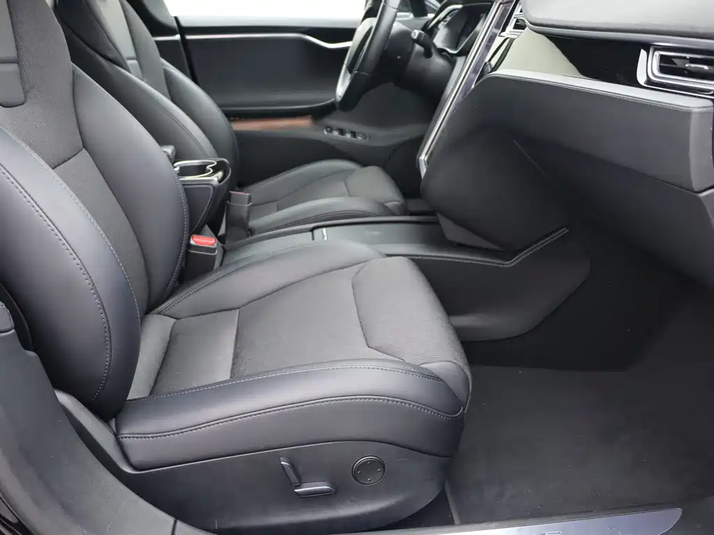 Tesla Model S — миниатюра 9
