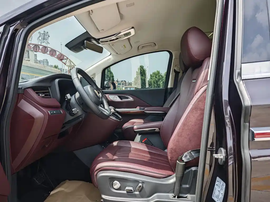 Hongqi HQ9 2023 2.0T