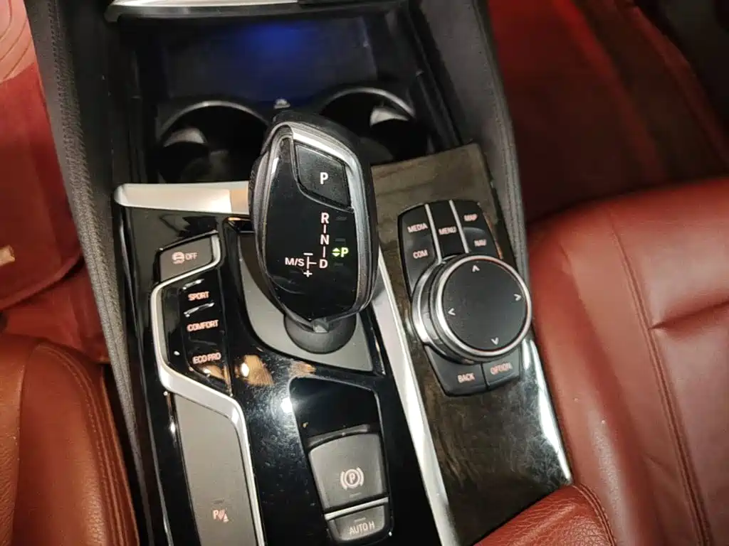 BMW 5 Series — миниатюра 14
