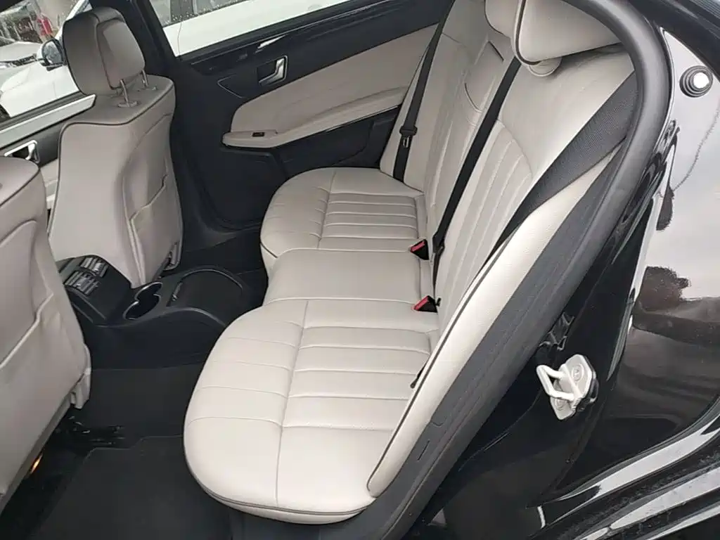 Mercedes-Benz E-Class — миниатюра 17