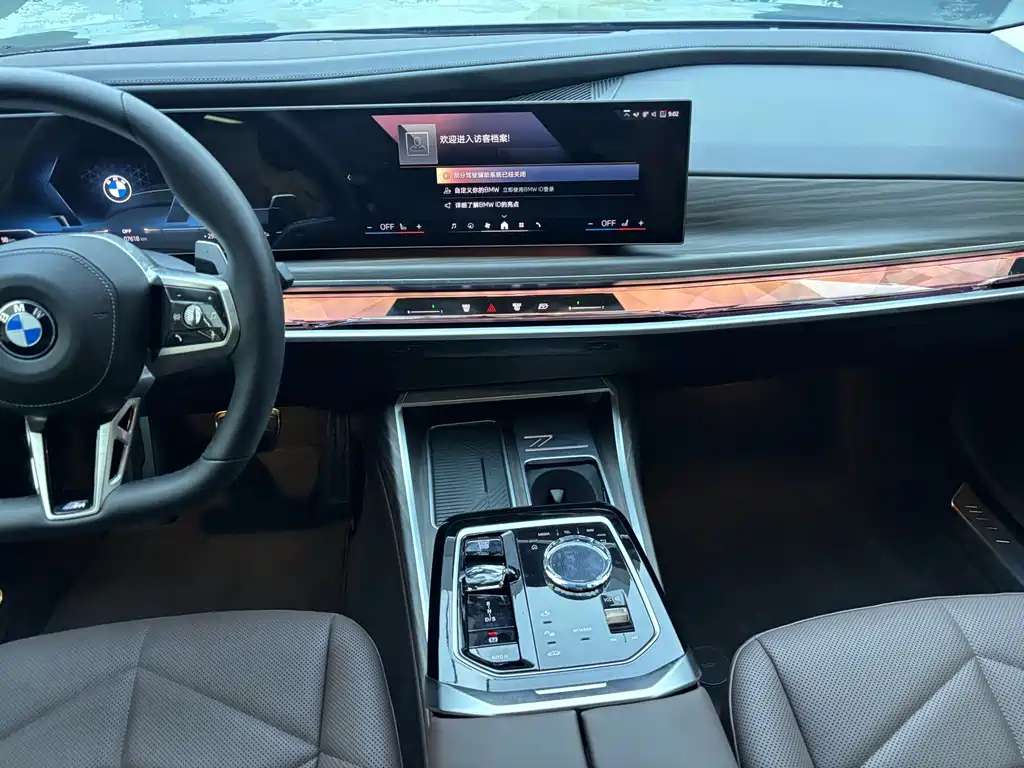 BMW 7 Series — миниатюра 13