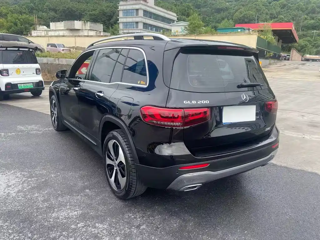 Mercedes-Benz GLB — миниатюра 8