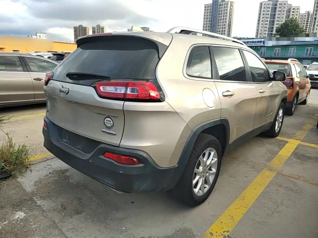 Jeep Cherokee — миниатюра 7