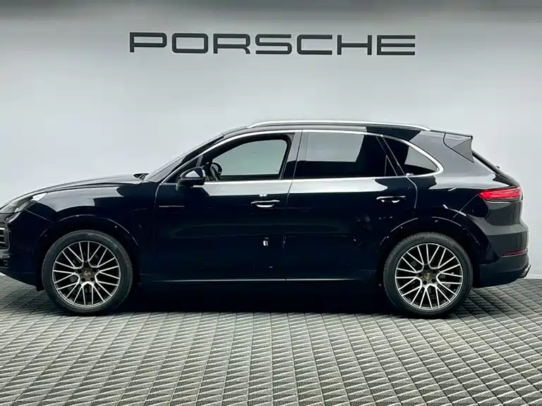 Porsche Cayenne — миниатюра 6