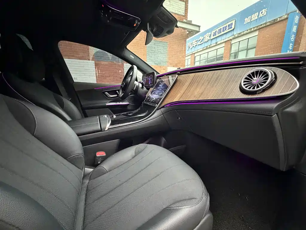Mercedes-Benz EQE SUV — миниатюра 7
