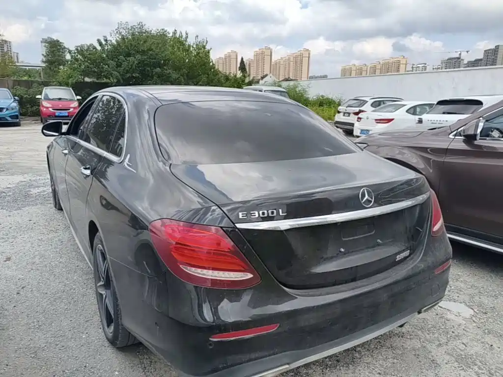 Mercedes-Benz E-Class — миниатюра 11