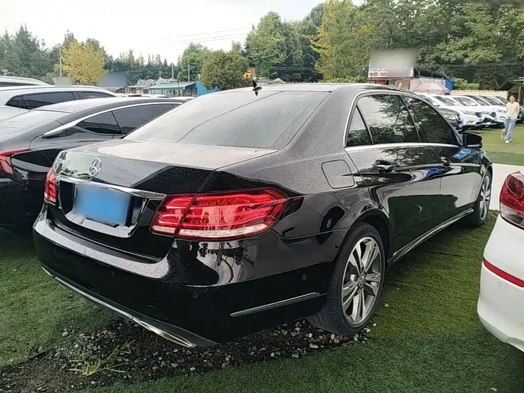 Mercedes-Benz E-Class — миниатюра 7