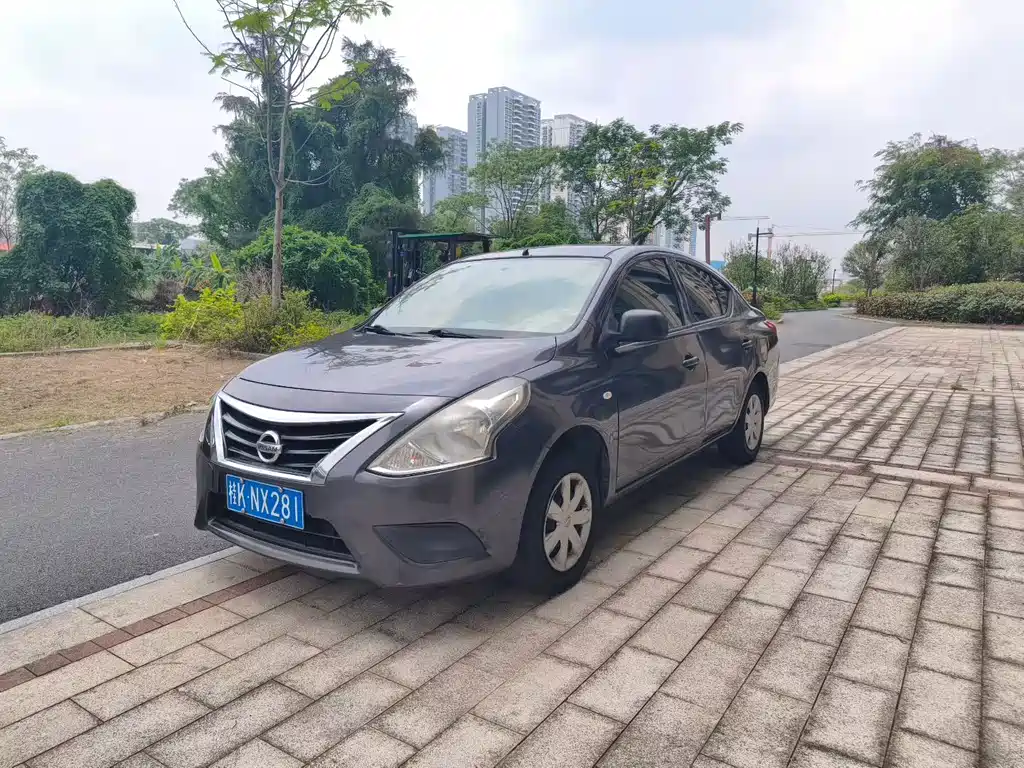 Nissan Sunny 2015