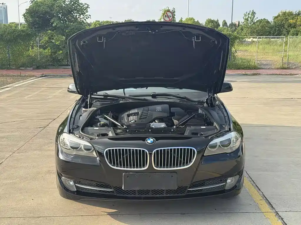 BMW 5 Series — миниатюра 7