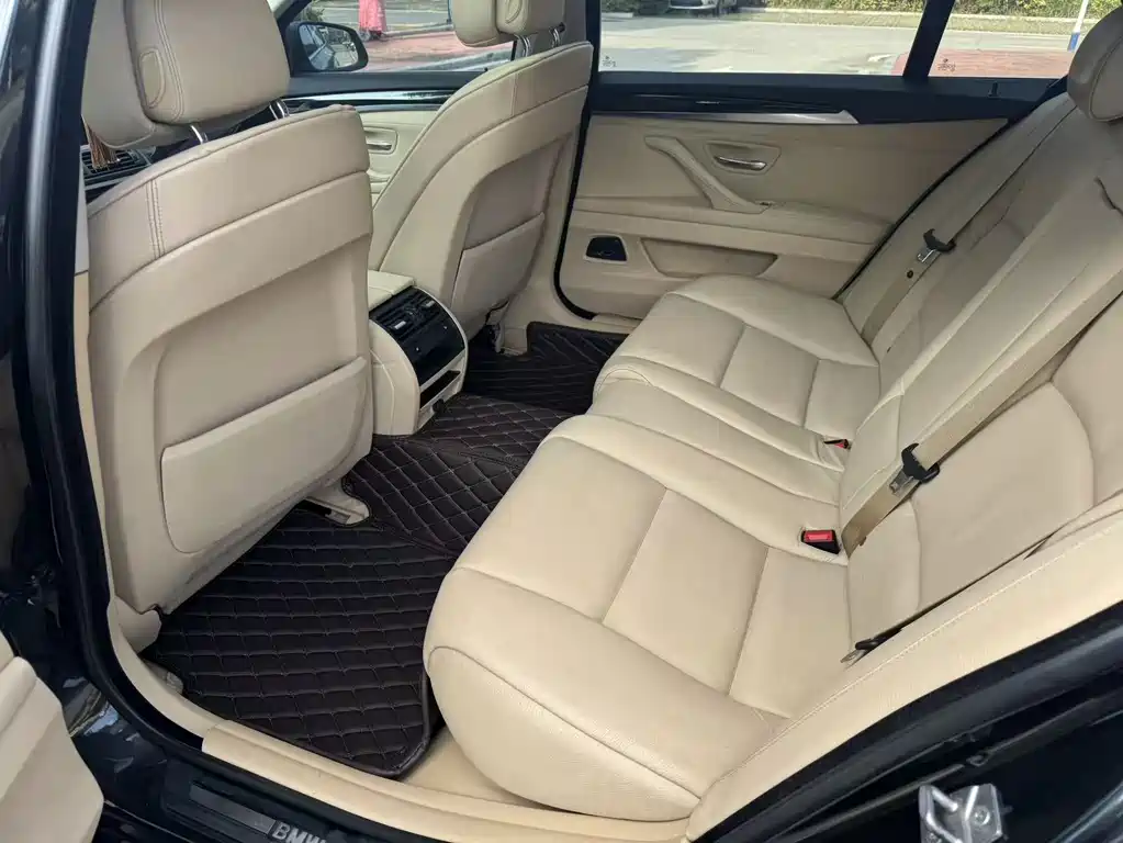 BMW 5 Series — миниатюра 15