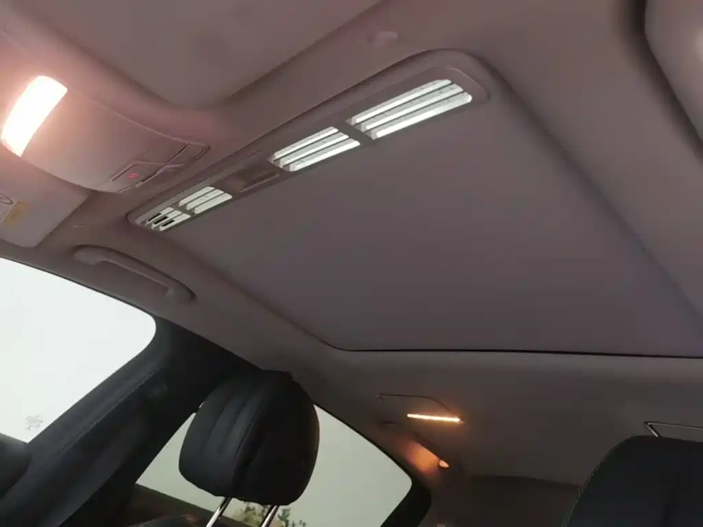 Mercedes-Benz E-Class — миниатюра 18