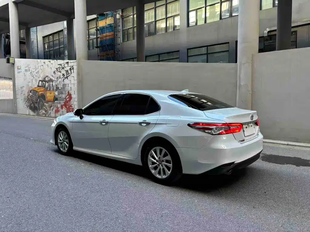 TOYOTA CAMRY