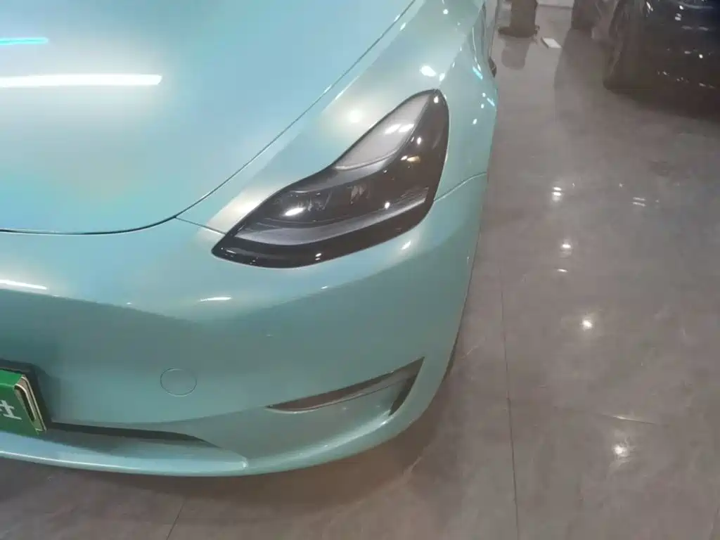 Tesla Model Y — миниатюра 24
