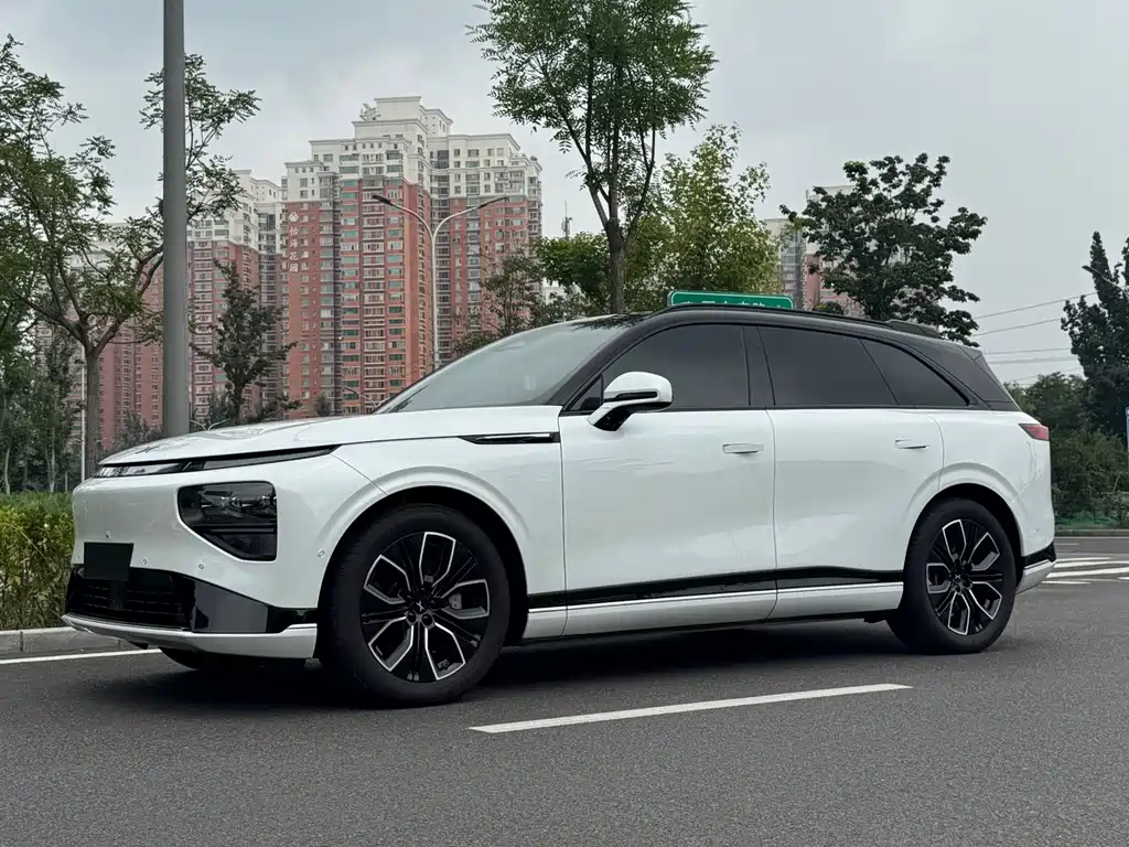XPeng G9 — миниатюра 2