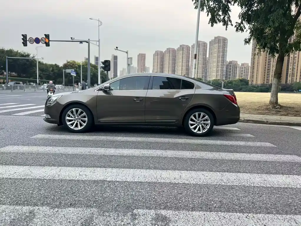 Buick LaCrosse — миниатюра 8