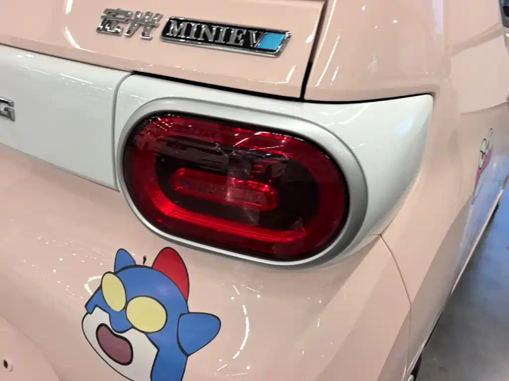 Wuling MINIEV — миниатюра 8