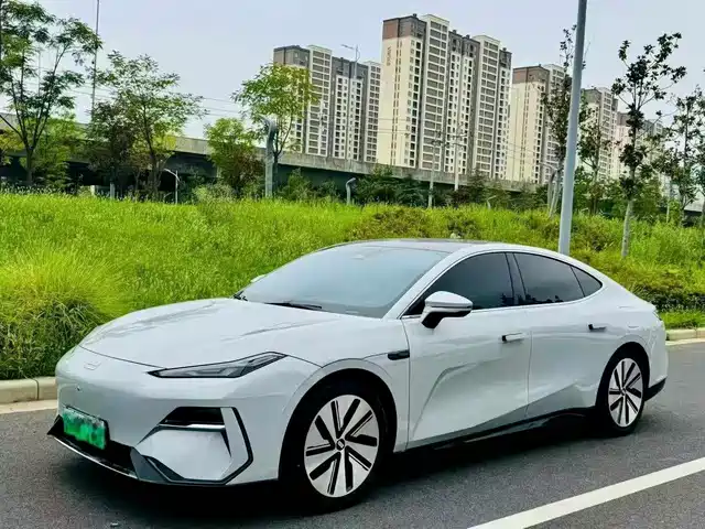 2024 Geely Galaxy E8