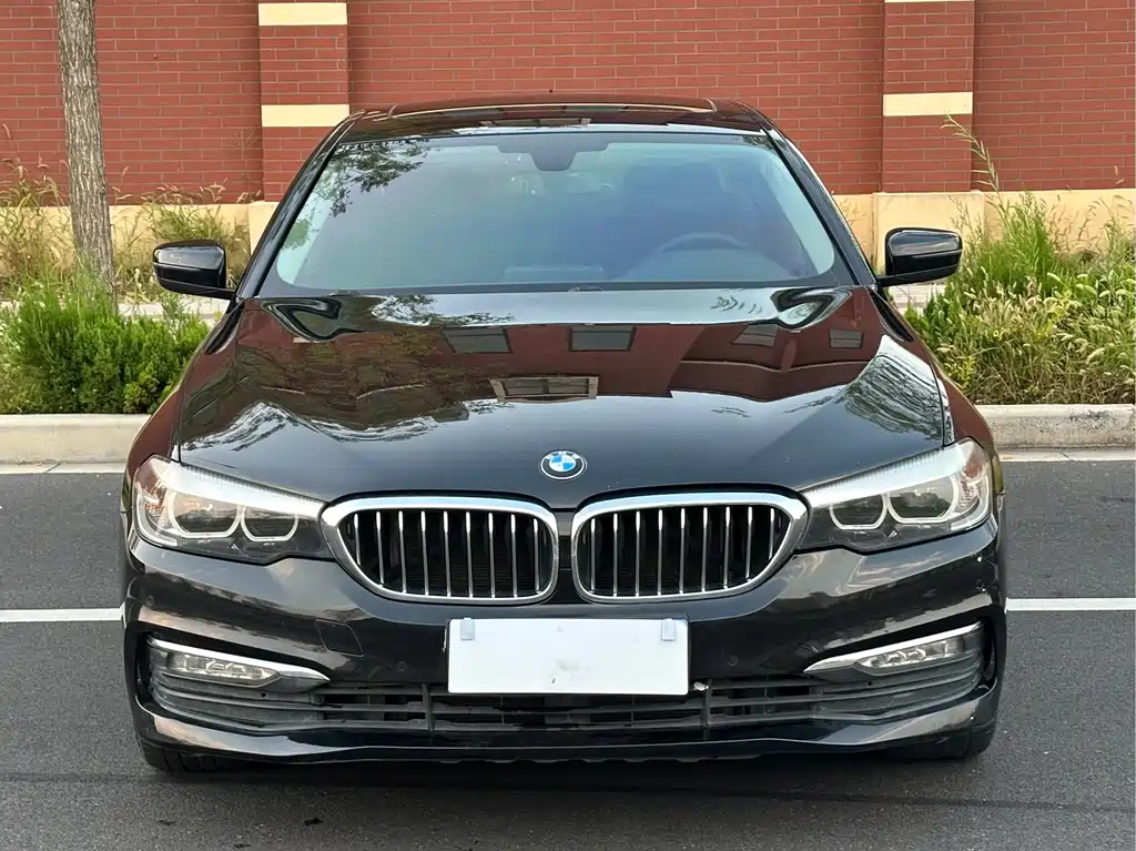 BMW 5 Series — миниатюра 11