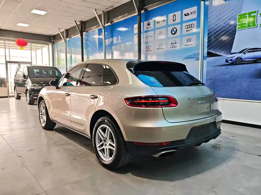 Porsche Macan — миниатюра 7