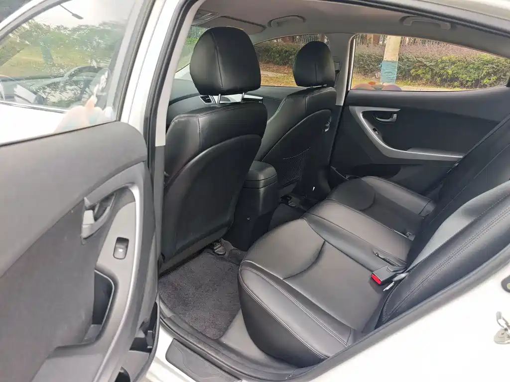 Hyundai Elantra Langdong — миниатюра 5