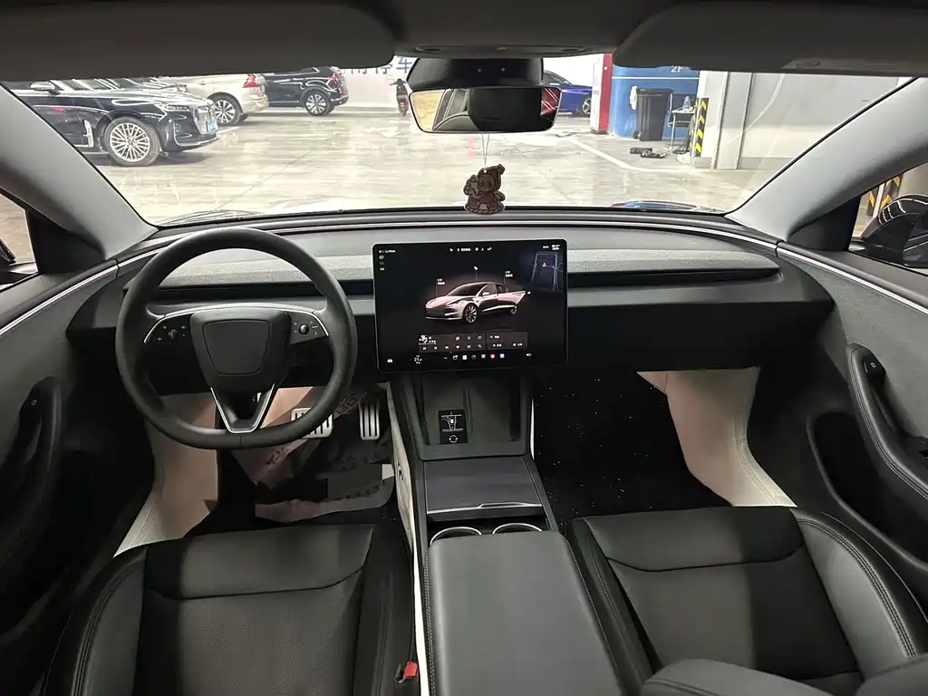 Tesla Model 3 — миниатюра 2