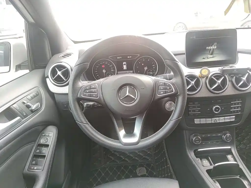 Mercedes-Benz B-Class — миниатюра 11