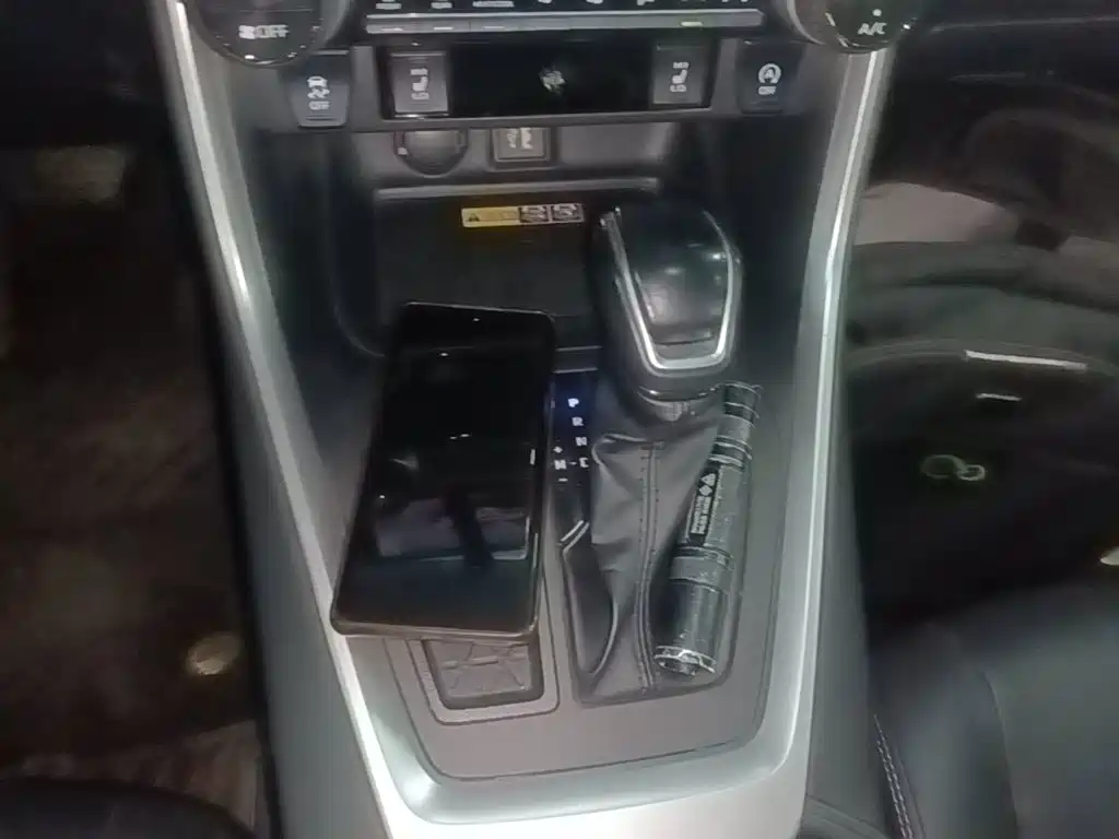 Toyota RAV4 — миниатюра 14
