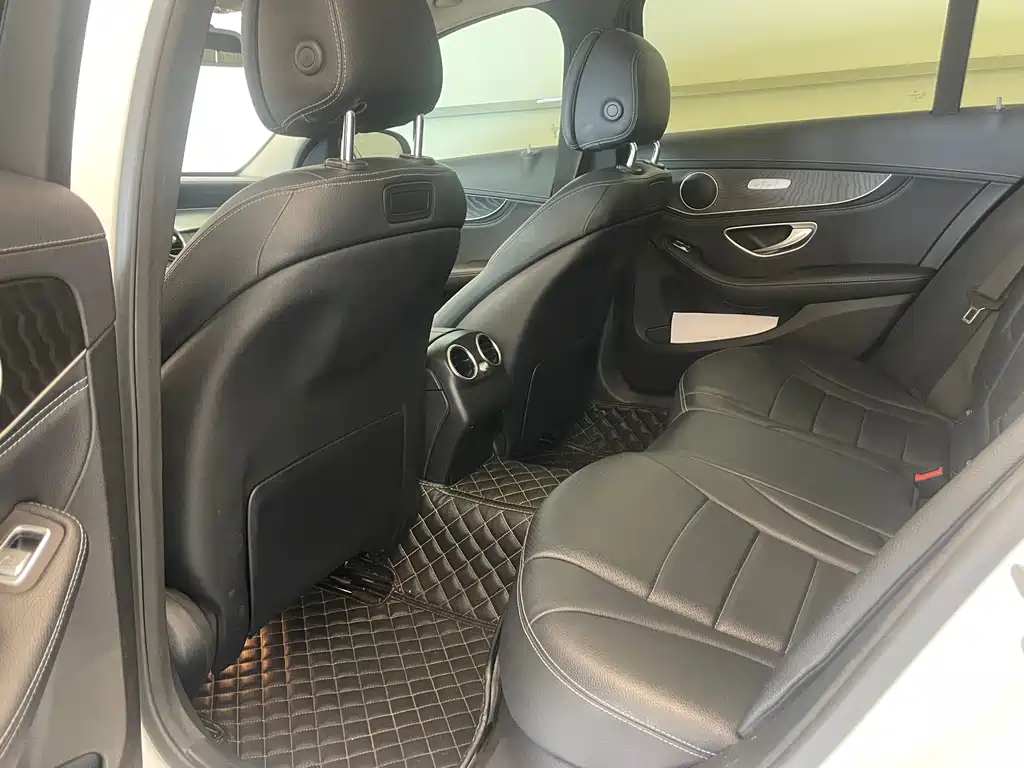 Mercedes-Benz C-Class — миниатюра 11