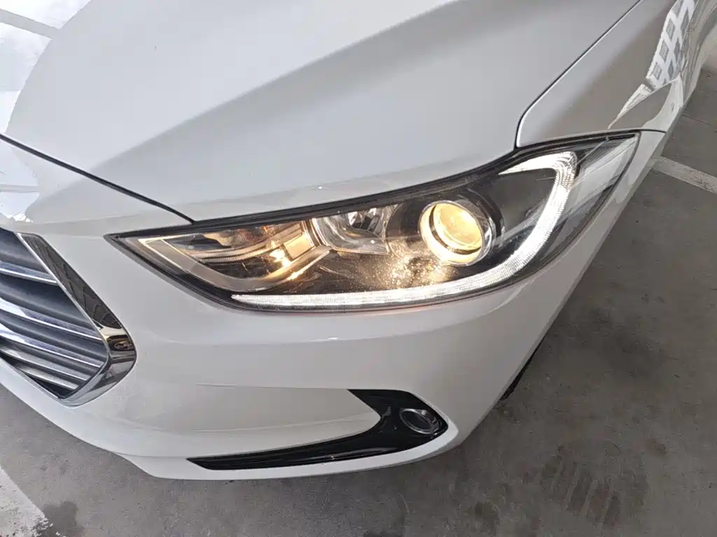 Hyundai Elantra — миниатюра 24