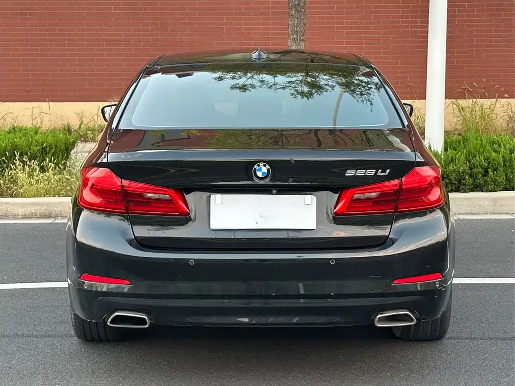 BMW 5 Series — миниатюра 14