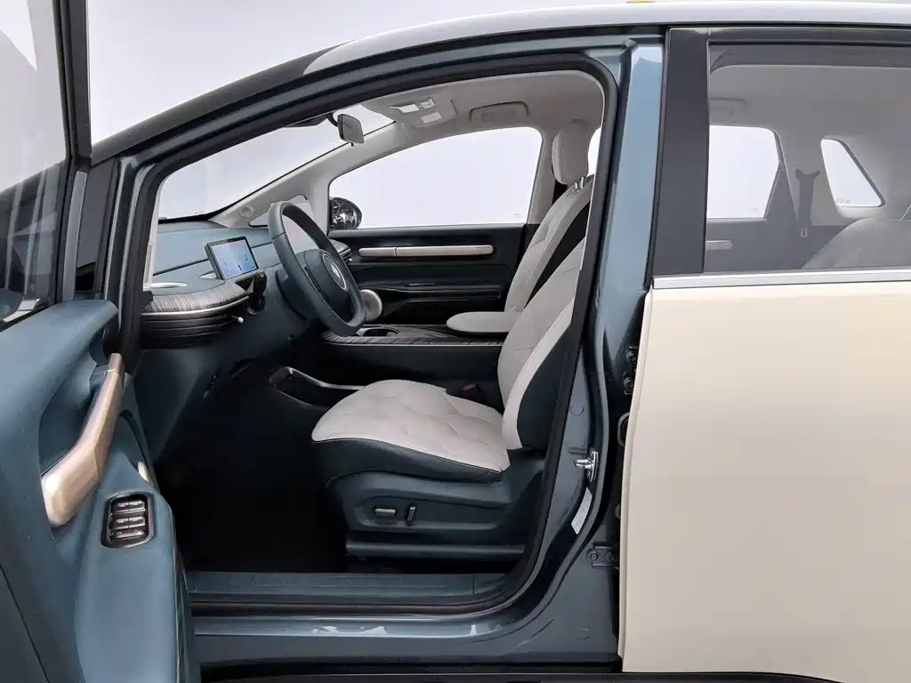 Baojun Yunduo — миниатюра 10