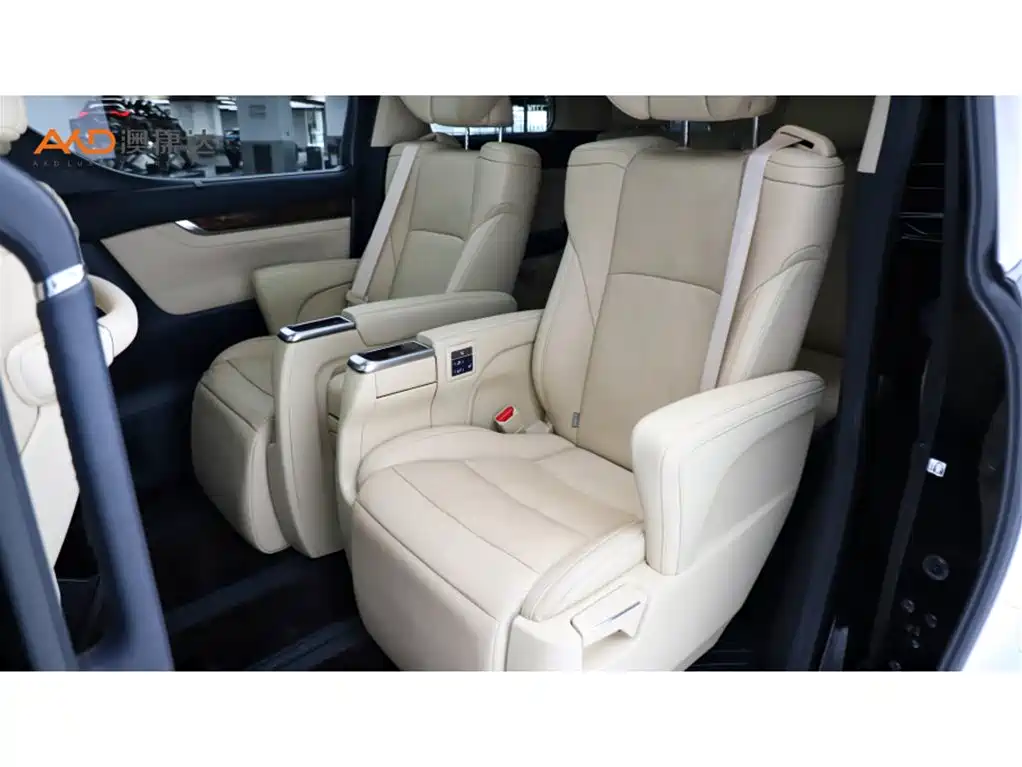 Toyota Alphard — миниатюра 7