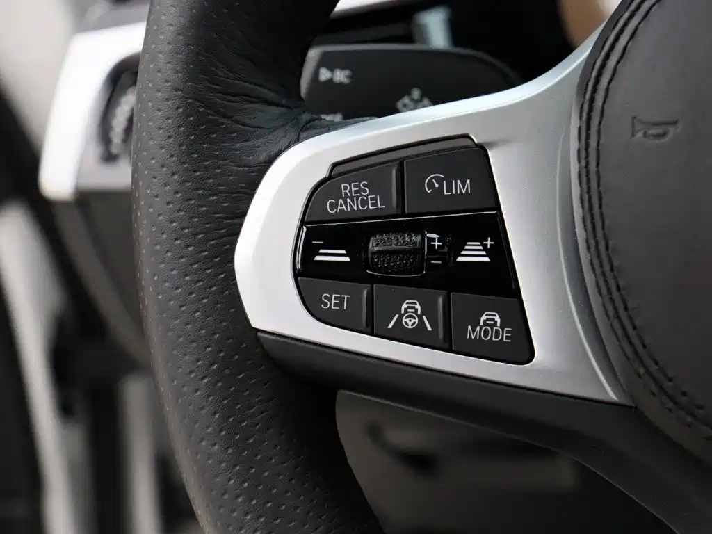 BMW 5 Series New Energy — миниатюра 16
